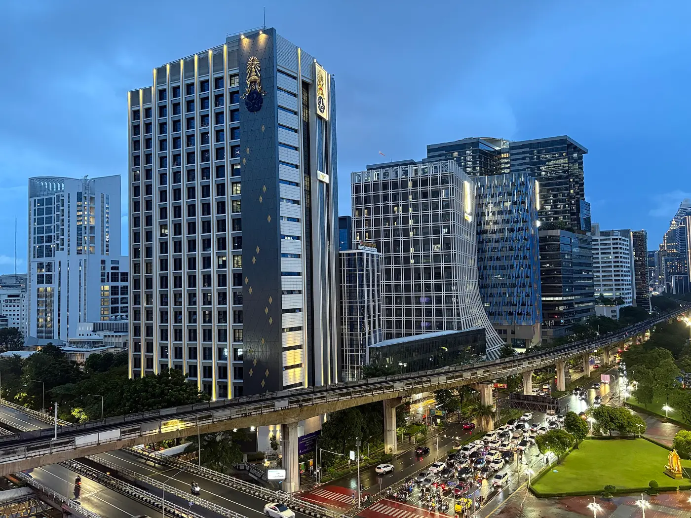 Башни комплекса Dusit Central Park