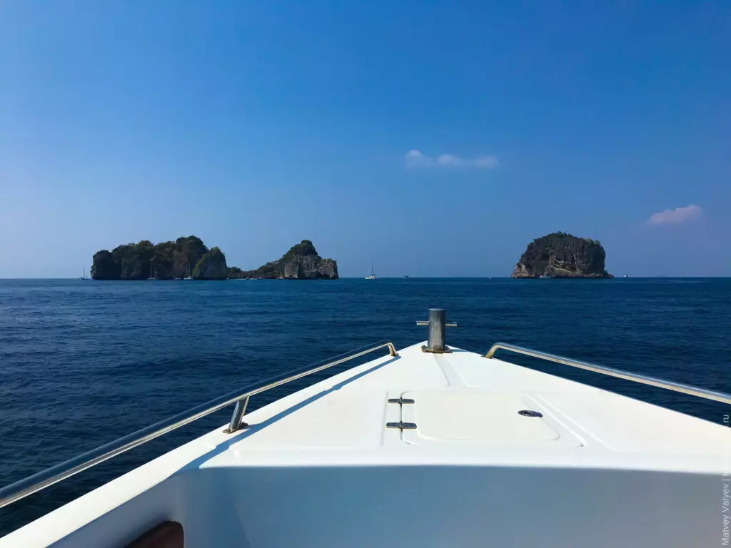 Спидбот в открытом море на пути к Ко Ха
