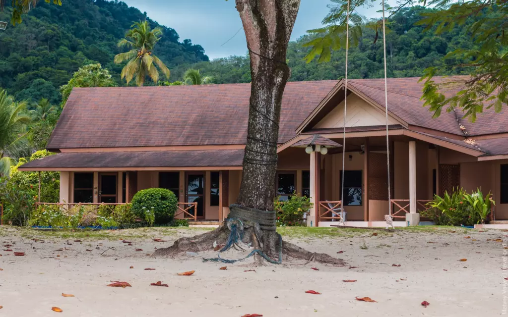 Главный корпус отеля Cruiser Island Resort на острове Ко Лон