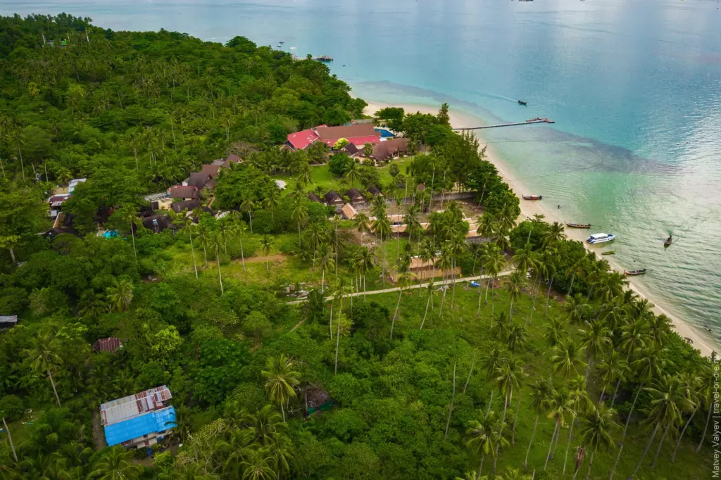 Отель Cruiser Island Resort и северный берег Ко Лона с дрона