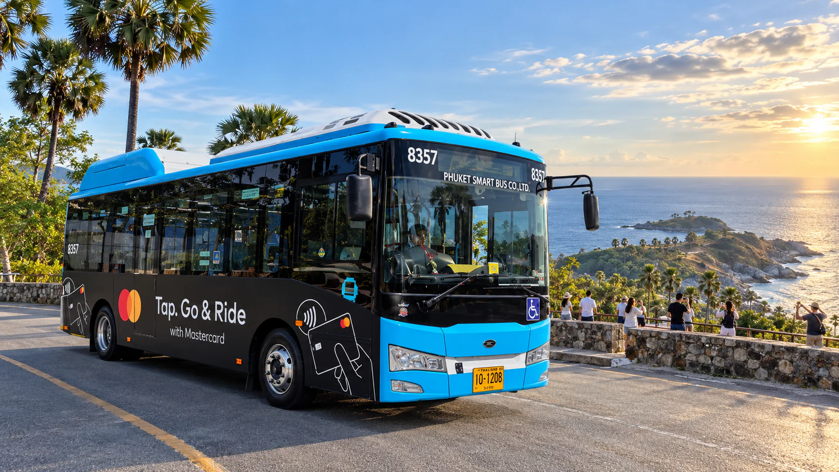 Phuket Smart Bus на смотровой мыса Промтеп на закате